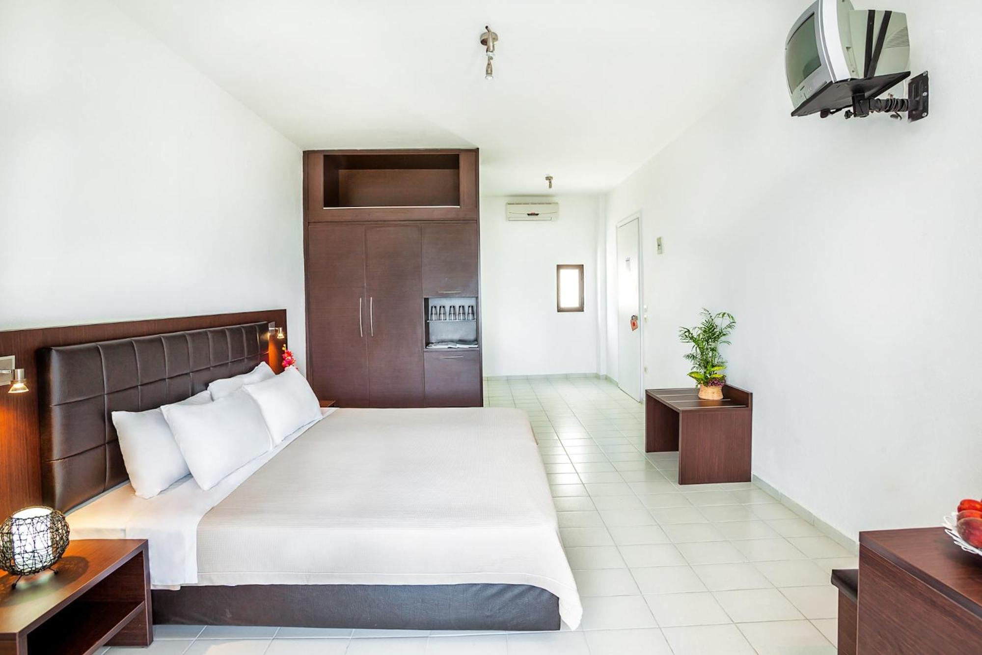 Xenios Dolphin Beach Hotel Possidi Exterior photo