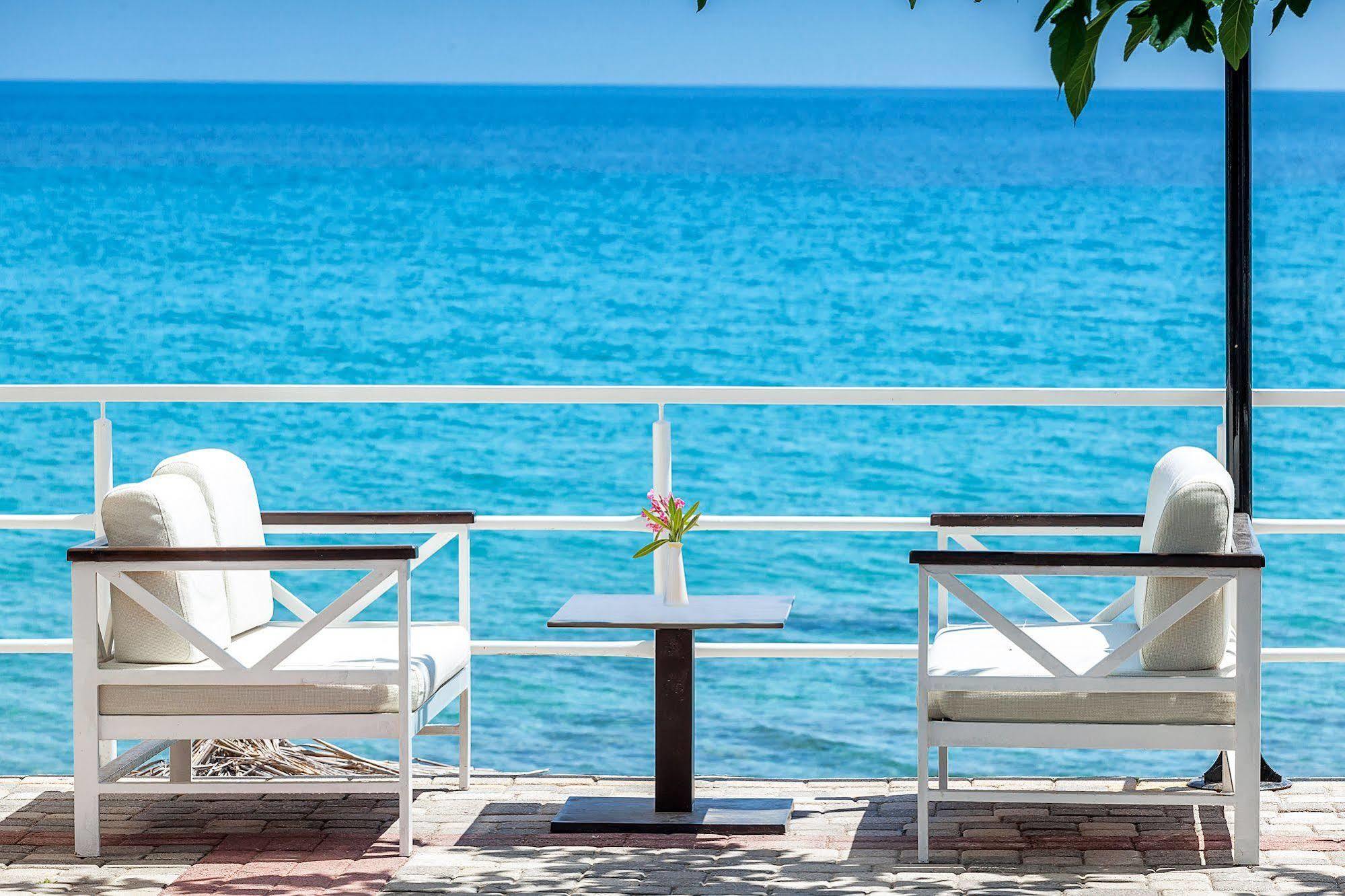 Xenios Dolphin Beach Hotel Possidi Exterior photo